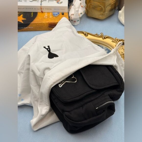 🆕 AMI 🧿 NWOT Tonal Heart Crossbody Pocket Bag - Picture 15 of 16